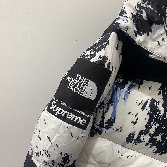 The North Face Black and Blue Puffer Jacket - Picture 2 of 15